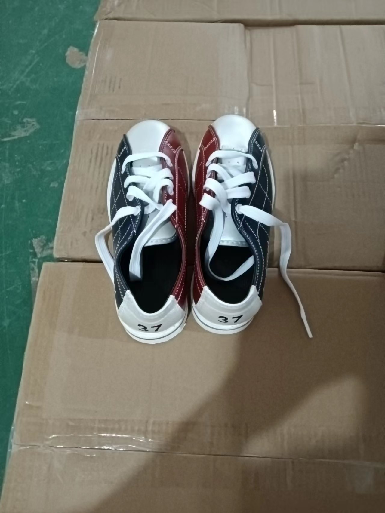 Ботинки для боулинга закуплены в Китае